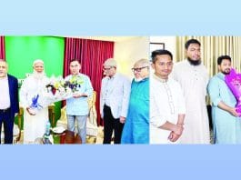 বিএনপির চেয়ারম্যান তারেক রহমান রোববার জামায়াত আমির ডা. শফিকুর রহমানের বসুন্ধরার বাসায় ও এনসিপির আহ্বায়ক নাহিদ ইসলামের বেইলি রোডের বাসায় সৌজন্য সাক্ষাৎ করছেন